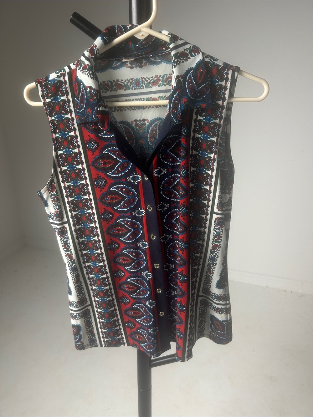 Tommy Hilfiger Sleeveless Paisley Button-Front Top in Red, Navy & White